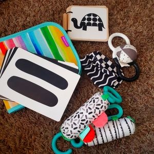 Lovevery set for 0-12 weeks - The Looker